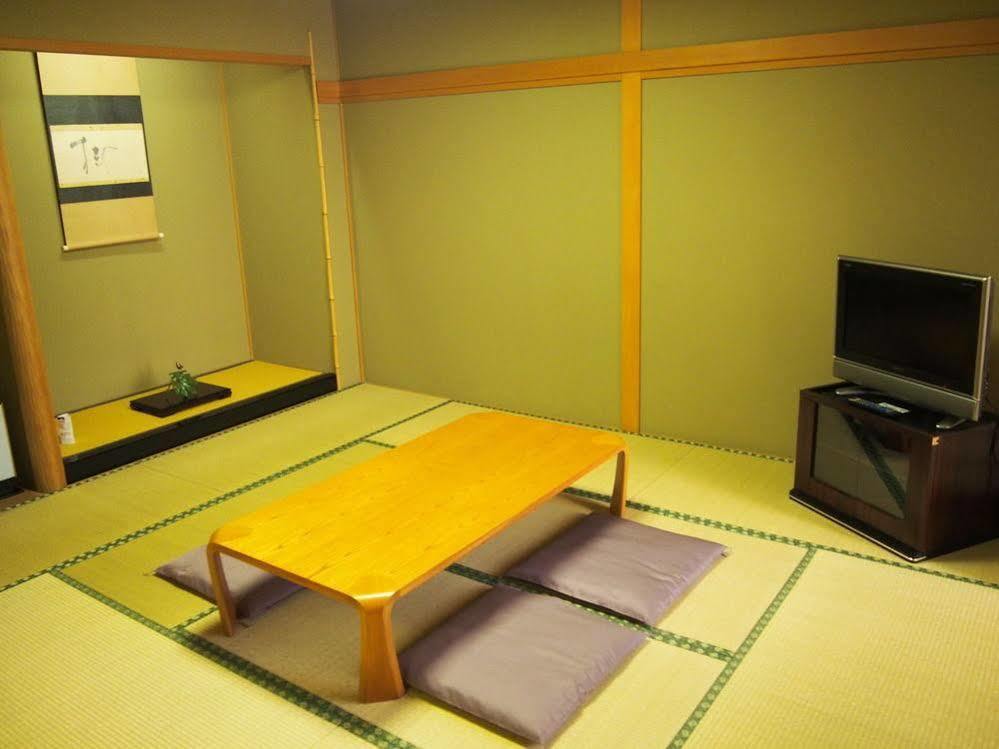 Hotel Takarazuka Hotel 4*